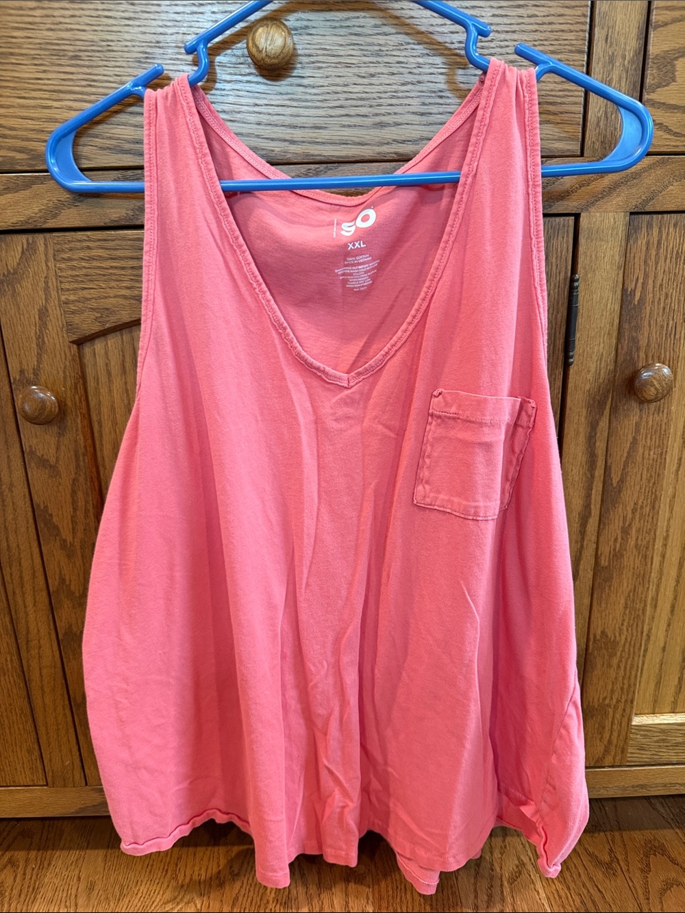 SO Coral-Blend V-Neck Pocket Tank Top